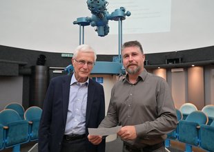 Gravitationswellen - ein neues Fenster für den Blick ins Universum Gravitationswellen - ein neues Fenster für den Blick ins Universum